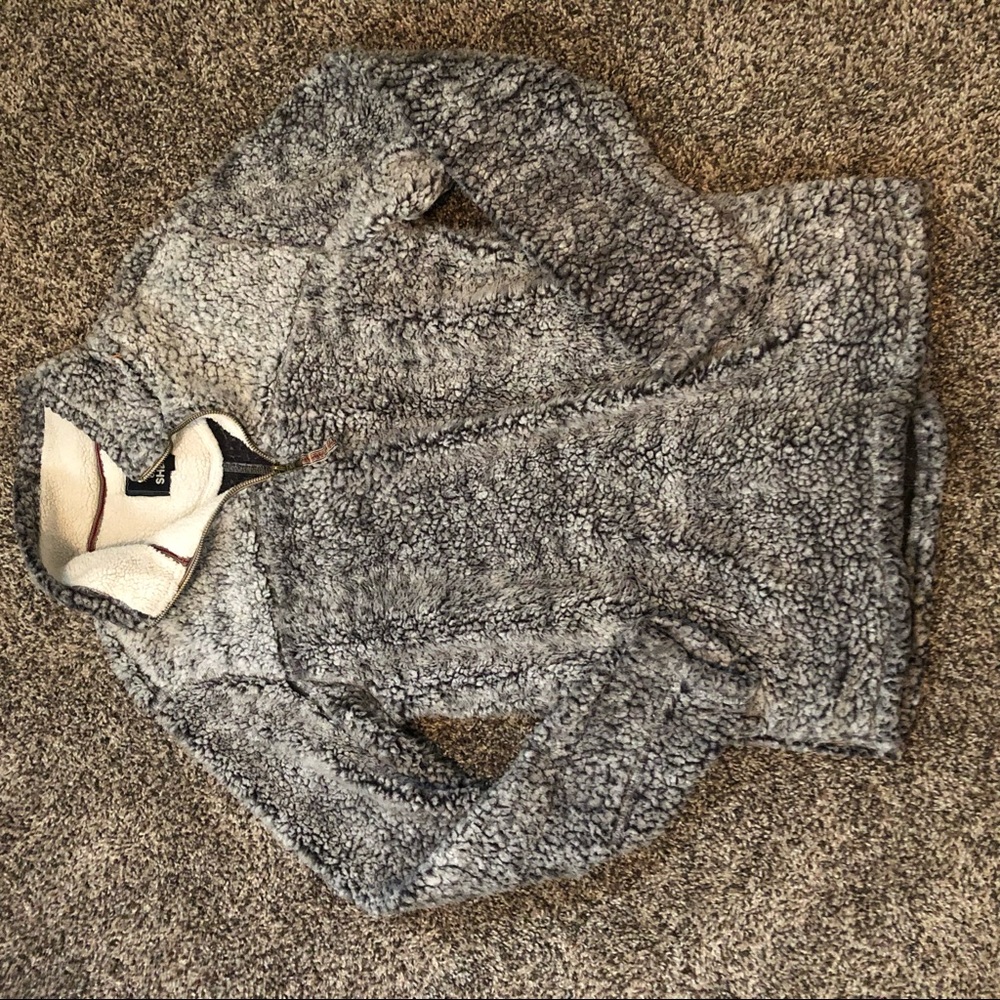 Sherpa pullover size medium